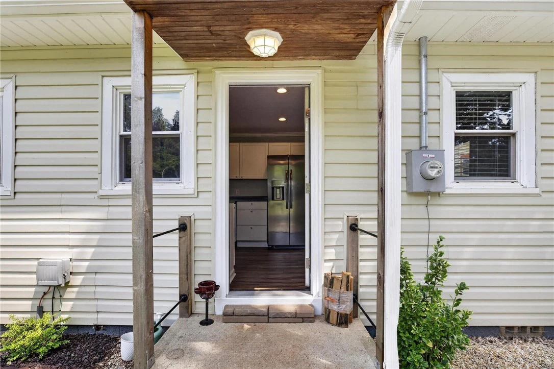 Image number 14 for the current listing