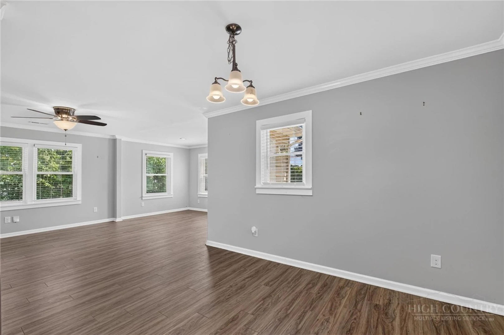 Image number 21 for the current listing