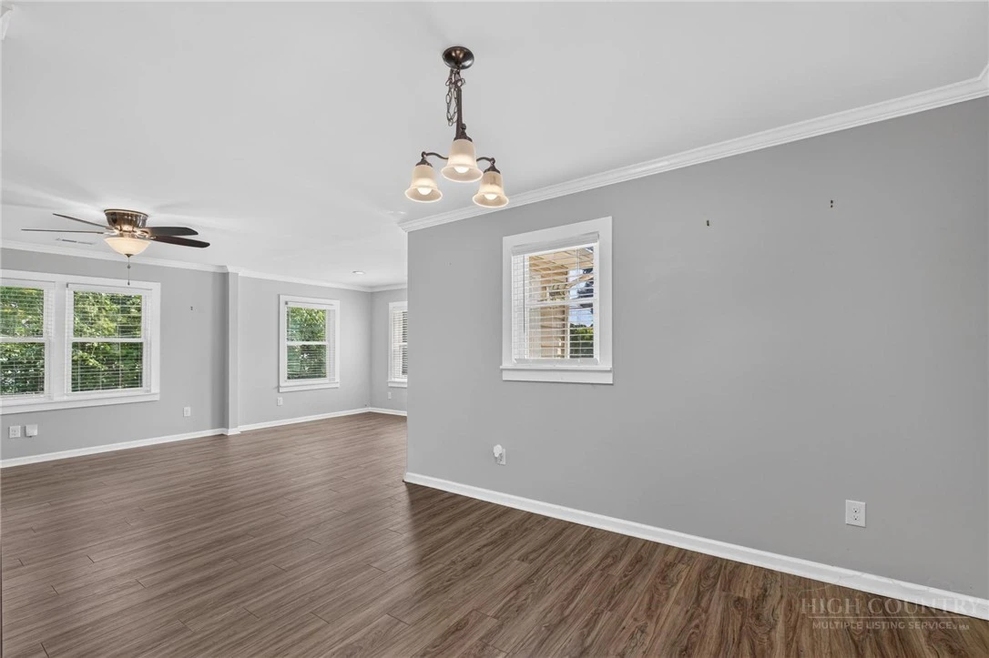 Image number 21 for the current listing