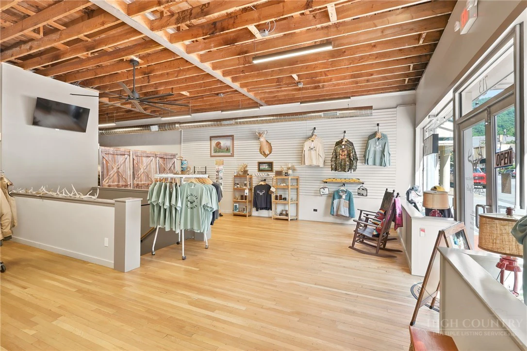 Image number 4 for the current listing
