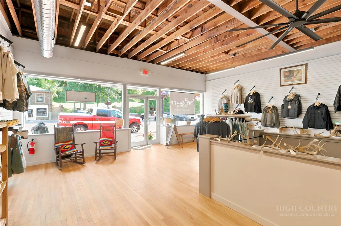 Image number 6 for the current listing