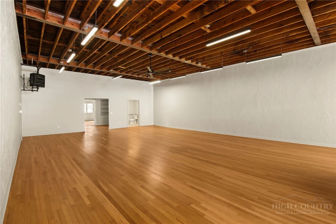 Image number 13 for the current listing