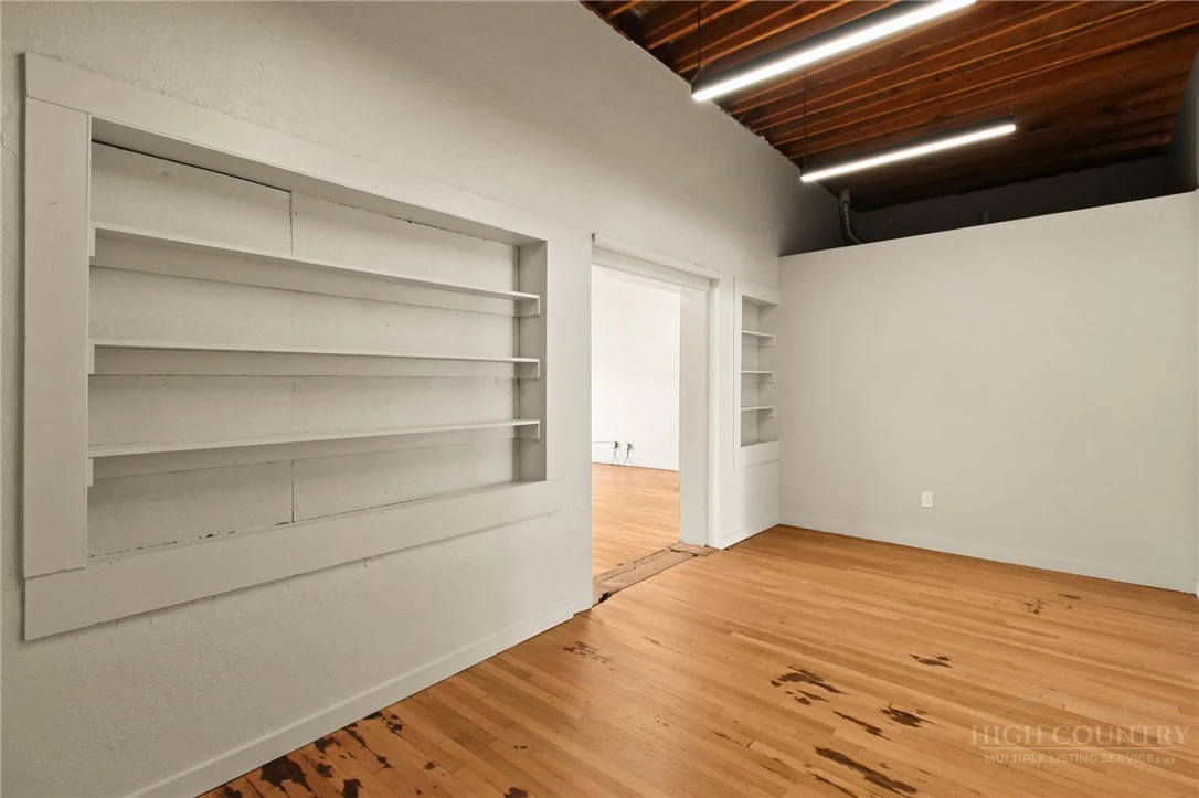 Image number 20 for the current listing