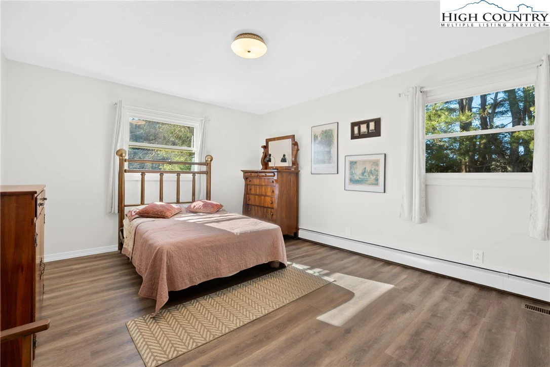 Image number 11 for the current listing