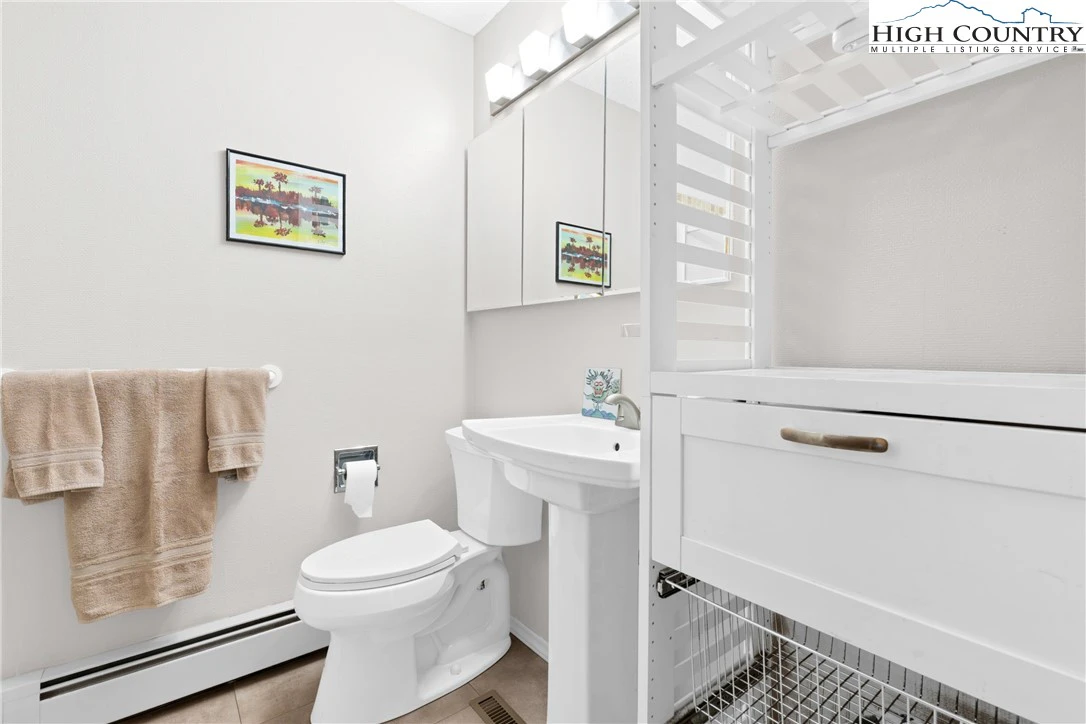 Image number 3 for the current listing