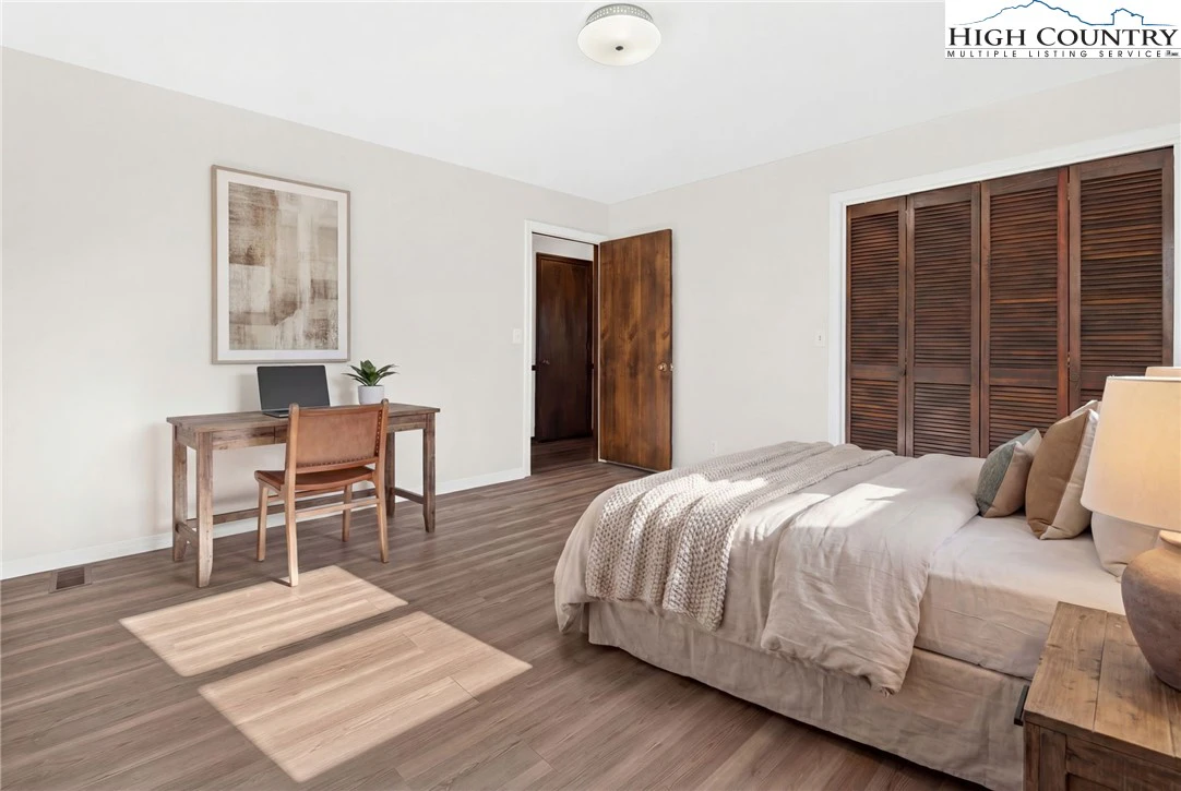 Image number 6 for the current listing