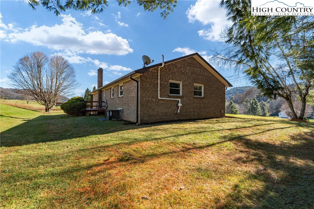 Image number 16 for the current listing