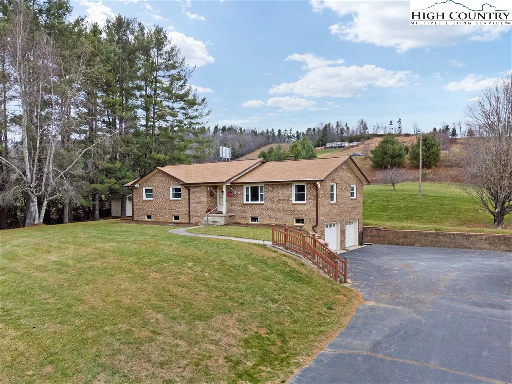Image number 1 for the current listing