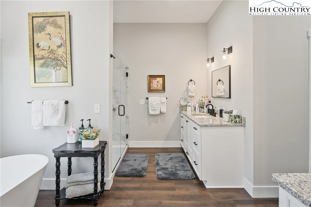 Image number 11 for the current listing