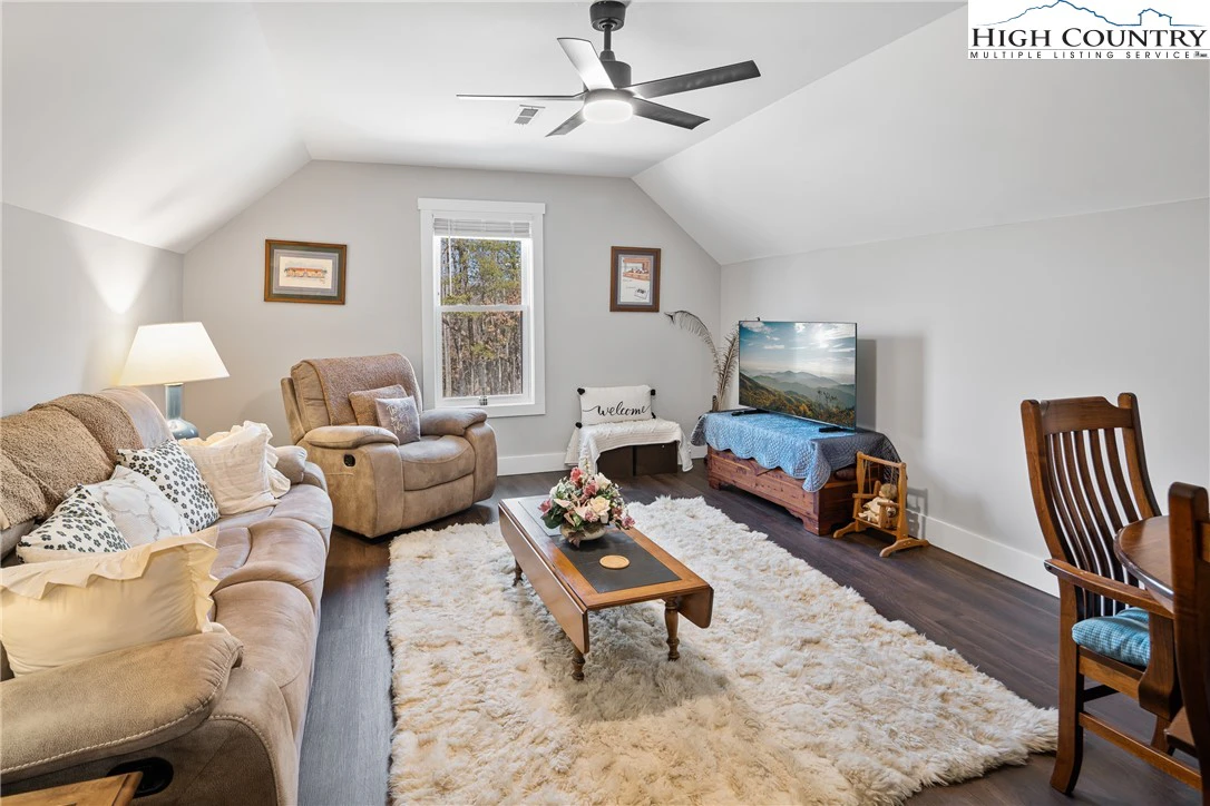 Image number 10 for the current listing