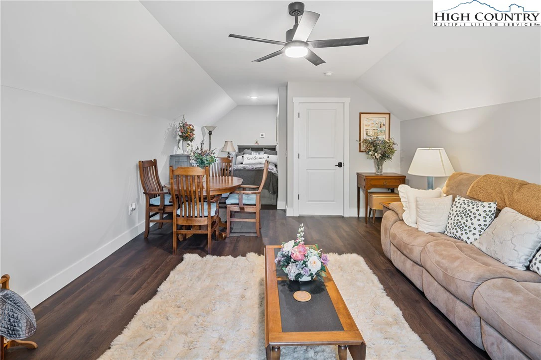 Image number 9 for the current listing
