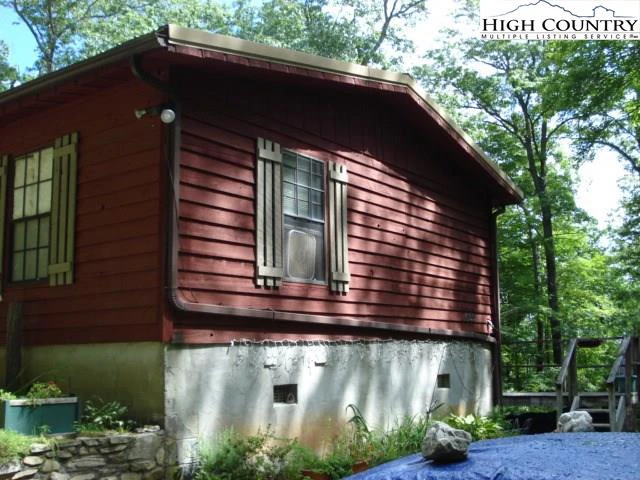 Image number 1 for the current listing