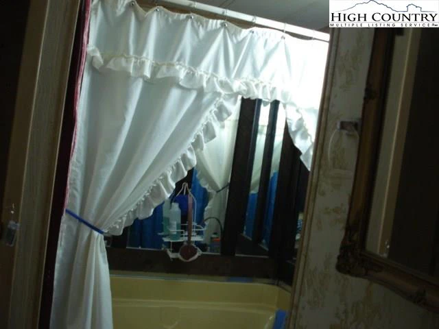 Image number 5 for the current listing