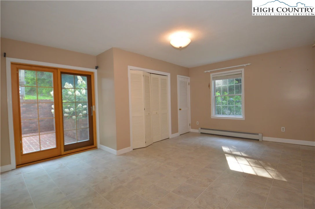Image number 3 for the current listing