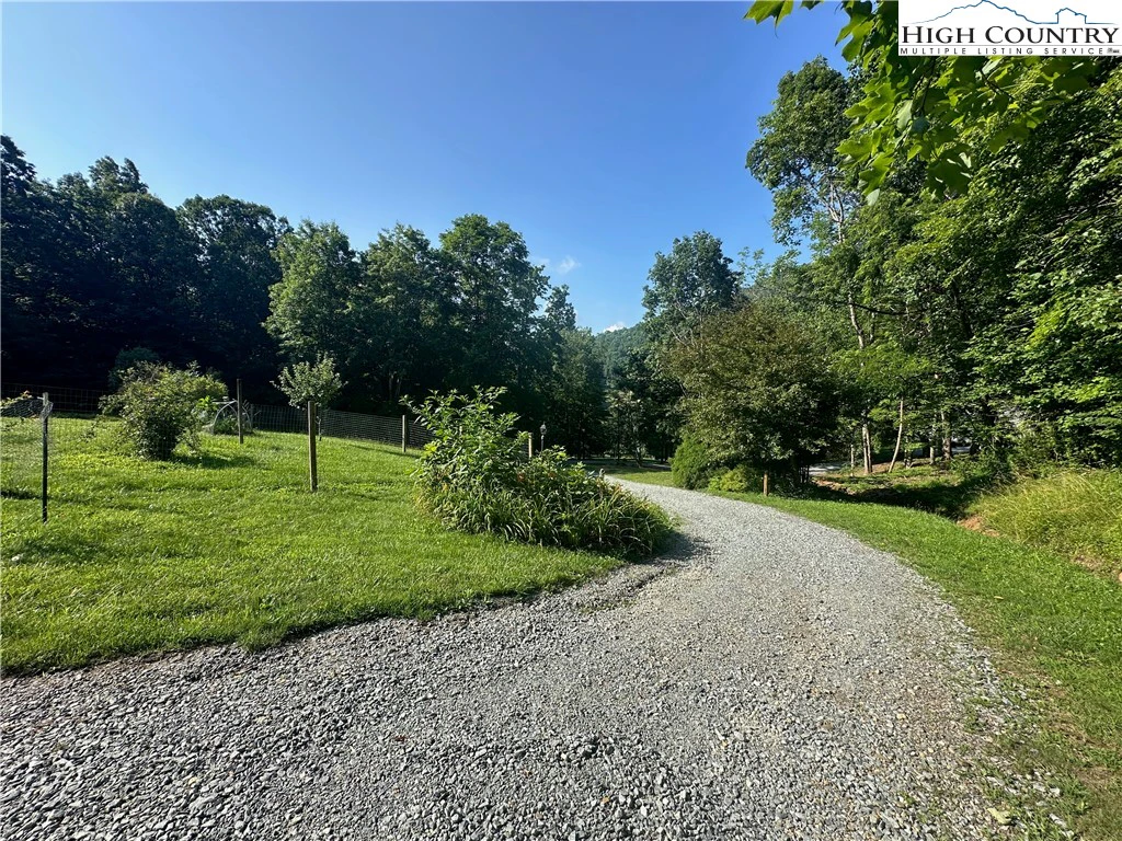 Image number 21 for the current listing