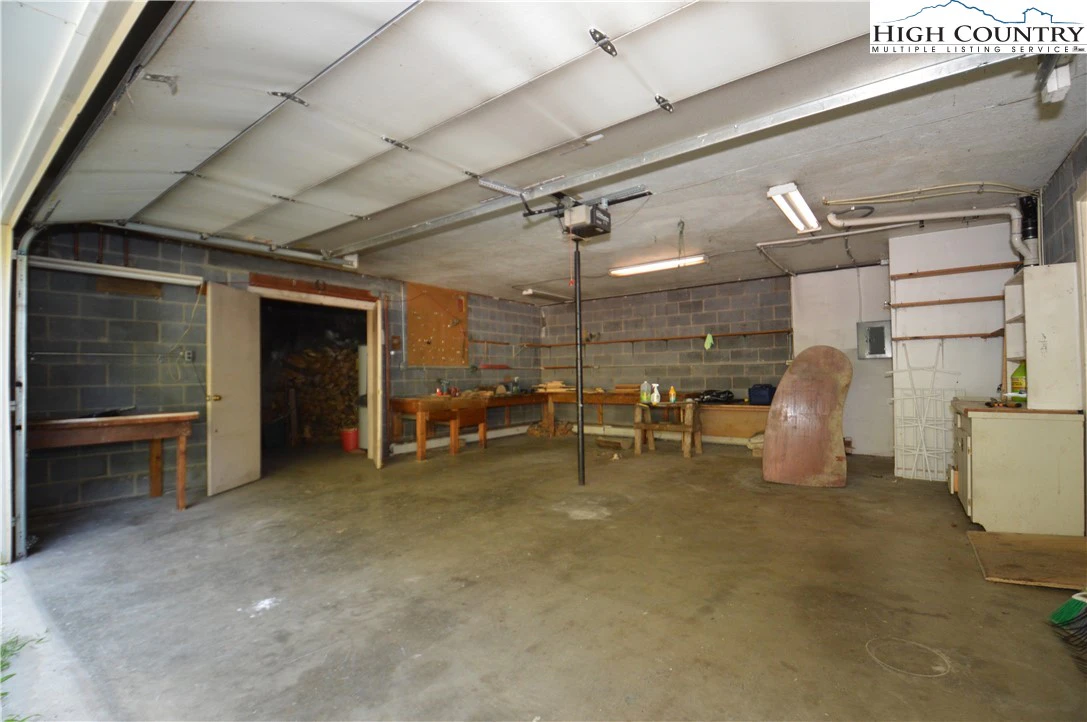 Image number 19 for the current listing