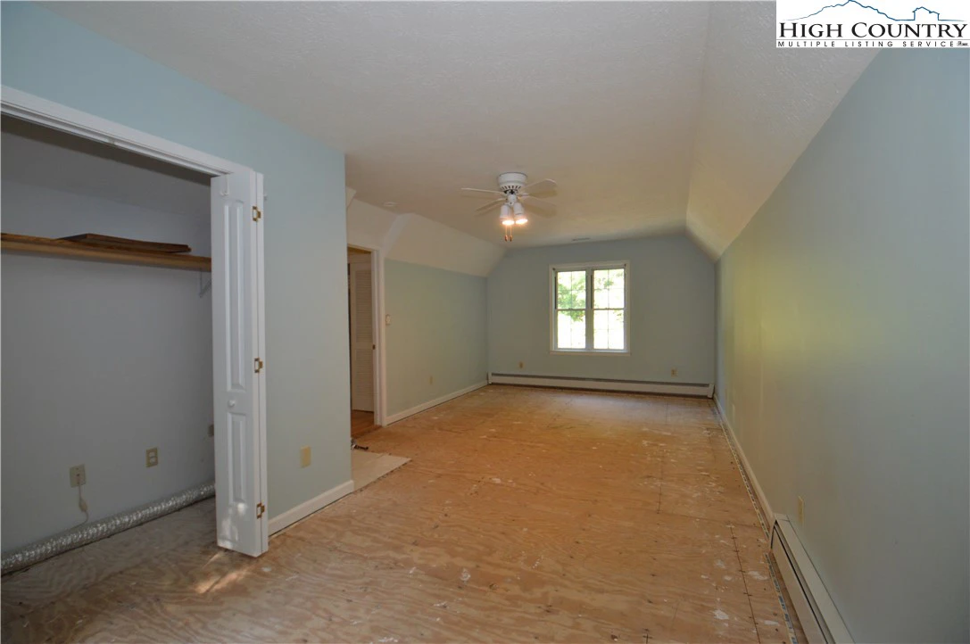 Image number 2 for the current listing