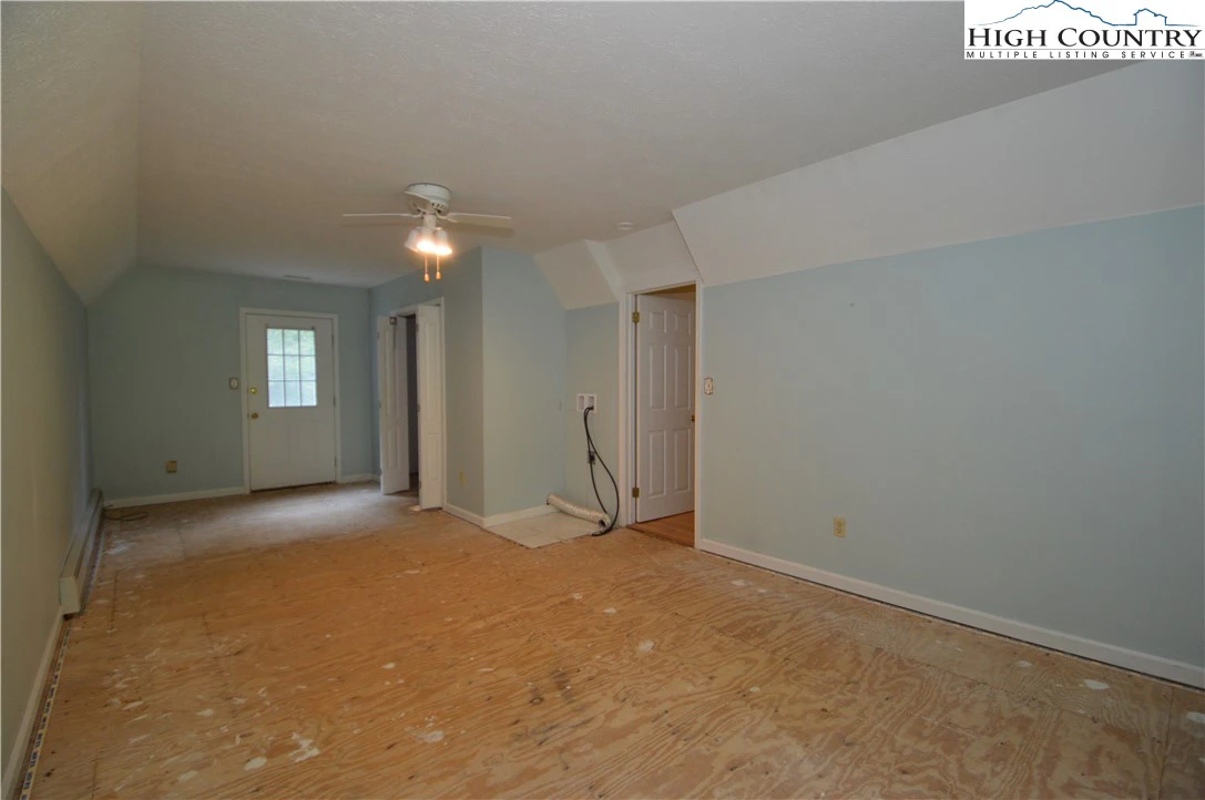 Image number 15 for the current listing