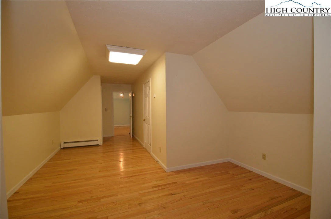 Image number 13 for the current listing