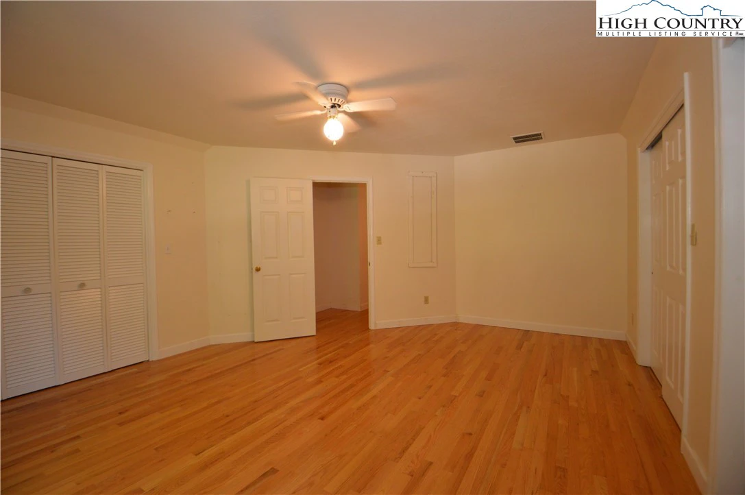 Image number 10 for the current listing