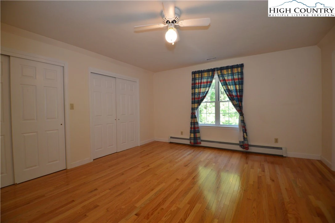 Image number 9 for the current listing