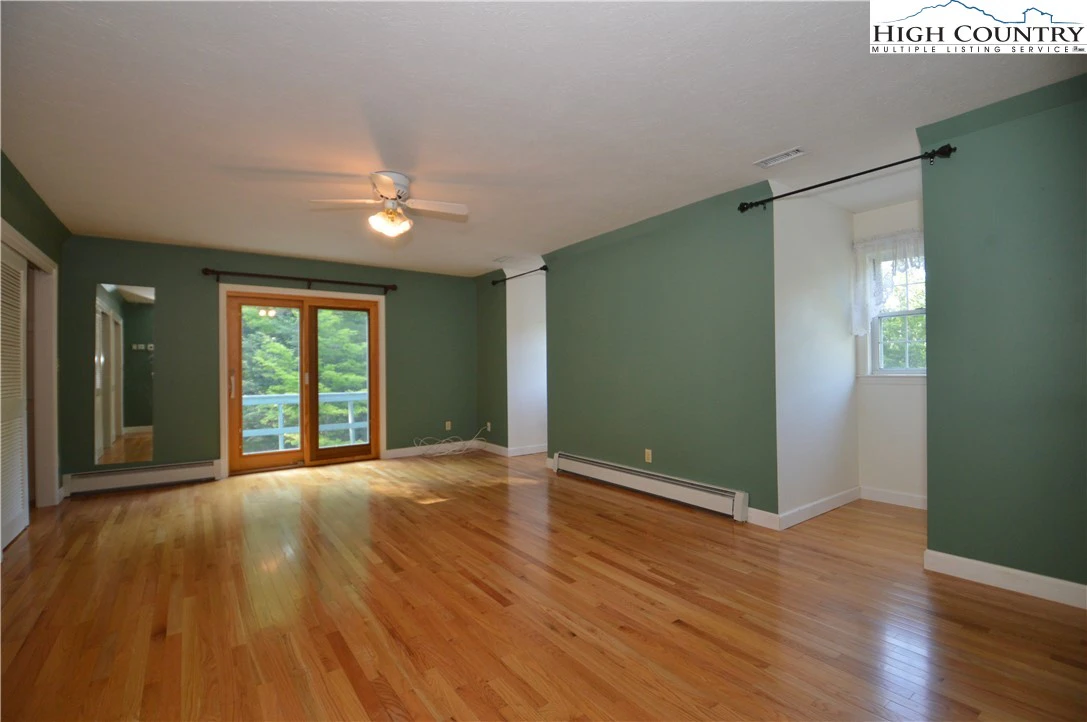 Image number 7 for the current listing