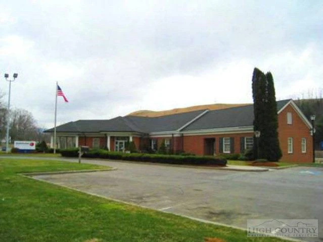 Image number 1 for the current listing