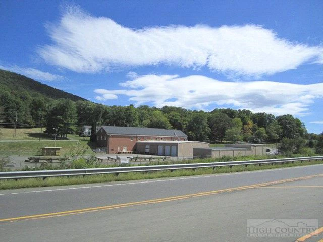Image number 13 for the current listing