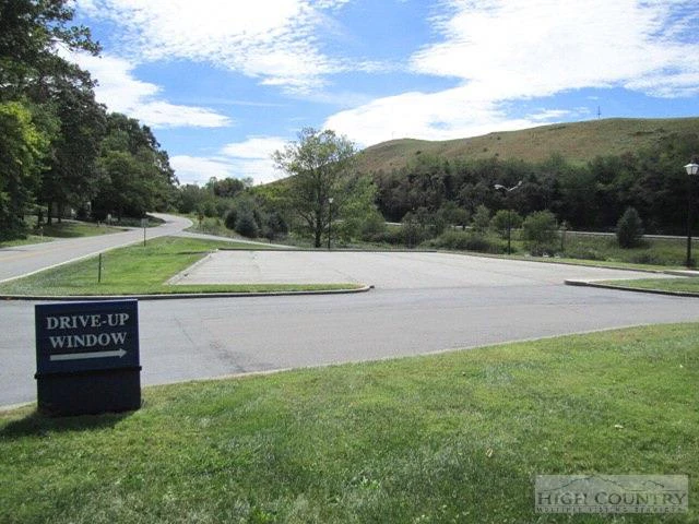 Image number 2 for the current listing