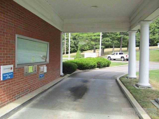 Image number 12 for the current listing