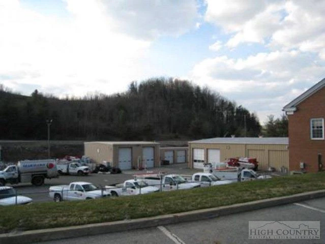 Image number 11 for the current listing