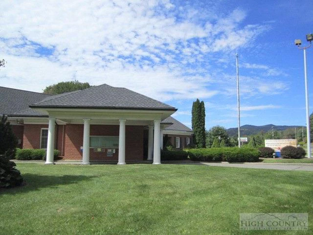 Image number 10 for the current listing