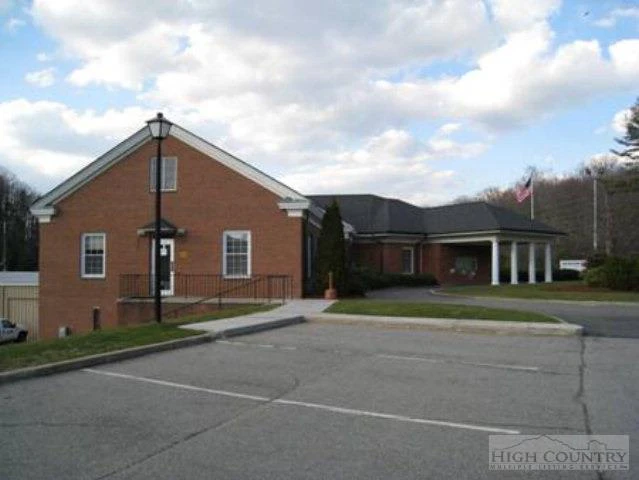 Image number 9 for the current listing