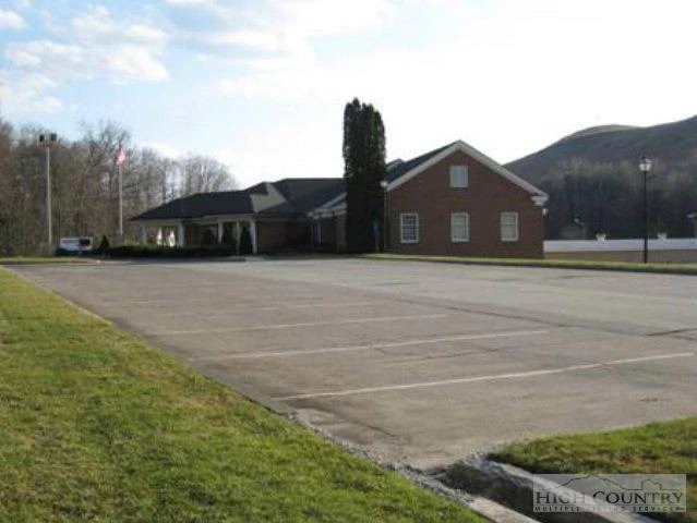 Image number 8 for the current listing