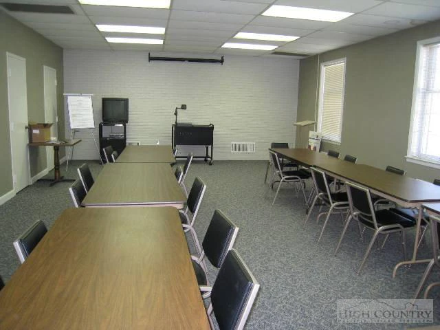 Image number 4 for the current listing