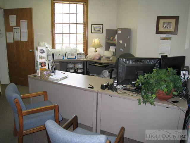 Image number 3 for the current listing