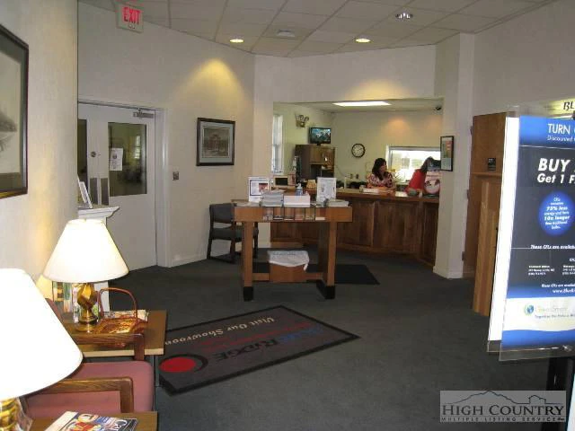 Image number 20 for the current listing
