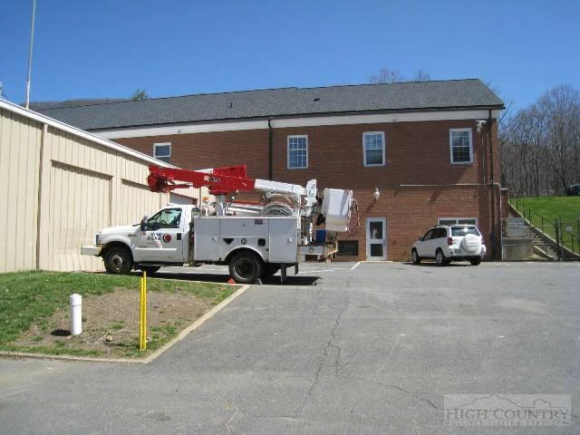Image number 19 for the current listing