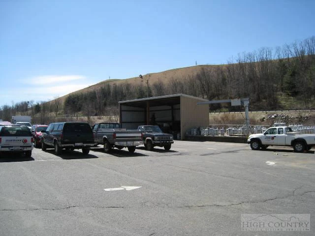 Image number 18 for the current listing