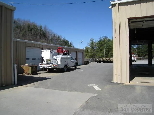 Image number 16 for the current listing