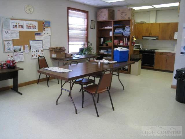 Image number 15 for the current listing
