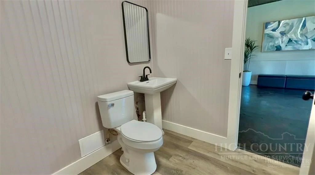 Image number 7 for the current listing