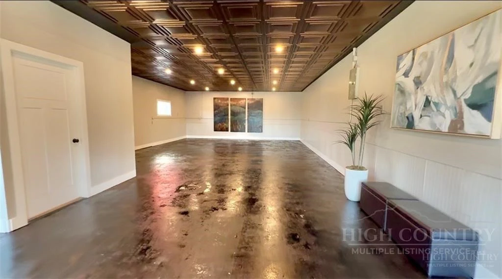 Image number 8 for the current listing