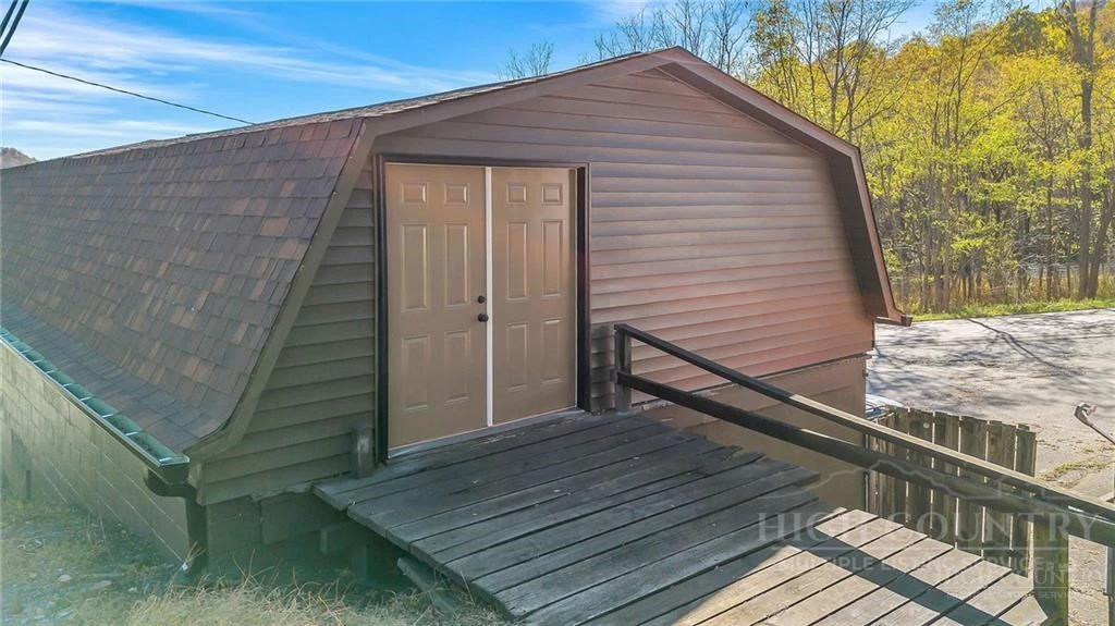 Image number 9 for the current listing