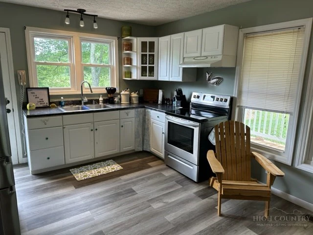 Image number 4 for the current listing