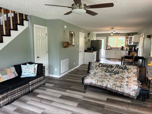 Image number 7 for the current listing