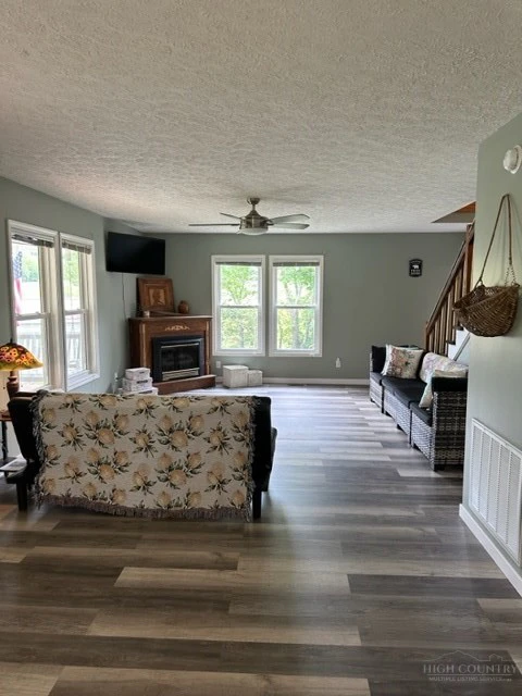 Image number 8 for the current listing