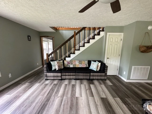 Image number 10 for the current listing