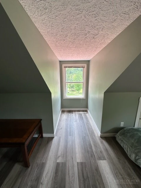 Image number 18 for the current listing