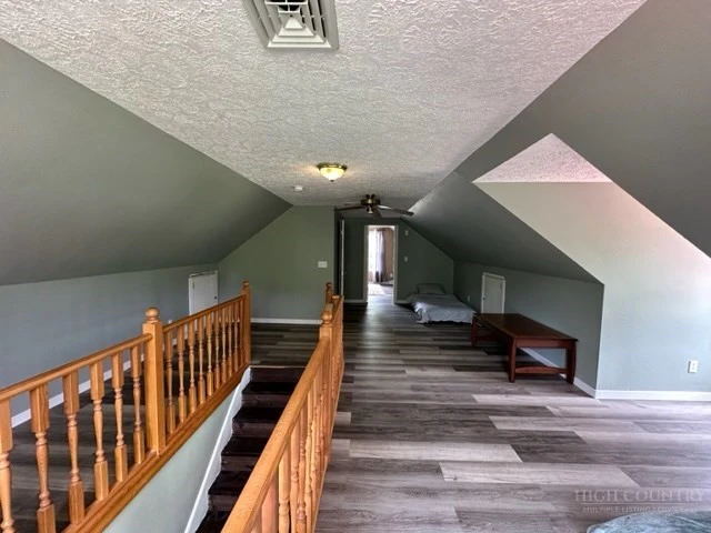 Image number 19 for the current listing